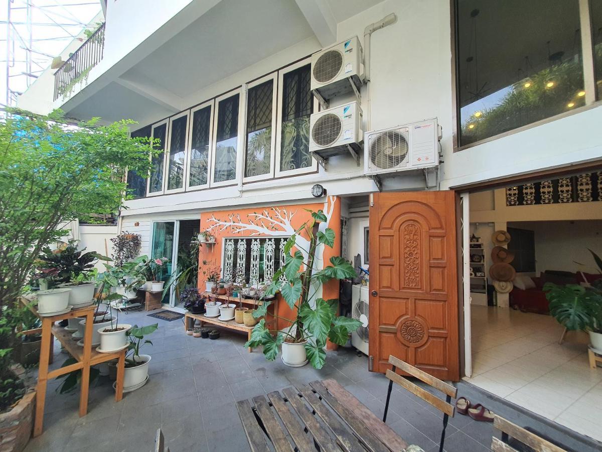 Home16 Sukhumvit16 Bangkok Exterior photo